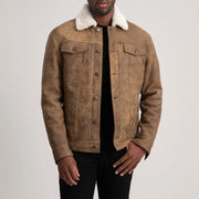 
Dallis Snuffed Brown Shearling Trucker Jacket in Distressed Brown Sheepskin Snuffed - Vista frontal y silueta entallada | Comprar online
