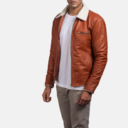 
Brown Sheepskin Leather Aviator Jacket - Vista posterior con hombros definidos y bajo impecable