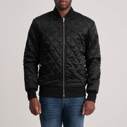 
Danson Acolchado Negro Varsity Chaqueta de Cuero para Hombre in Black Satin - Vista frontal y silueta entallada | Comprar online