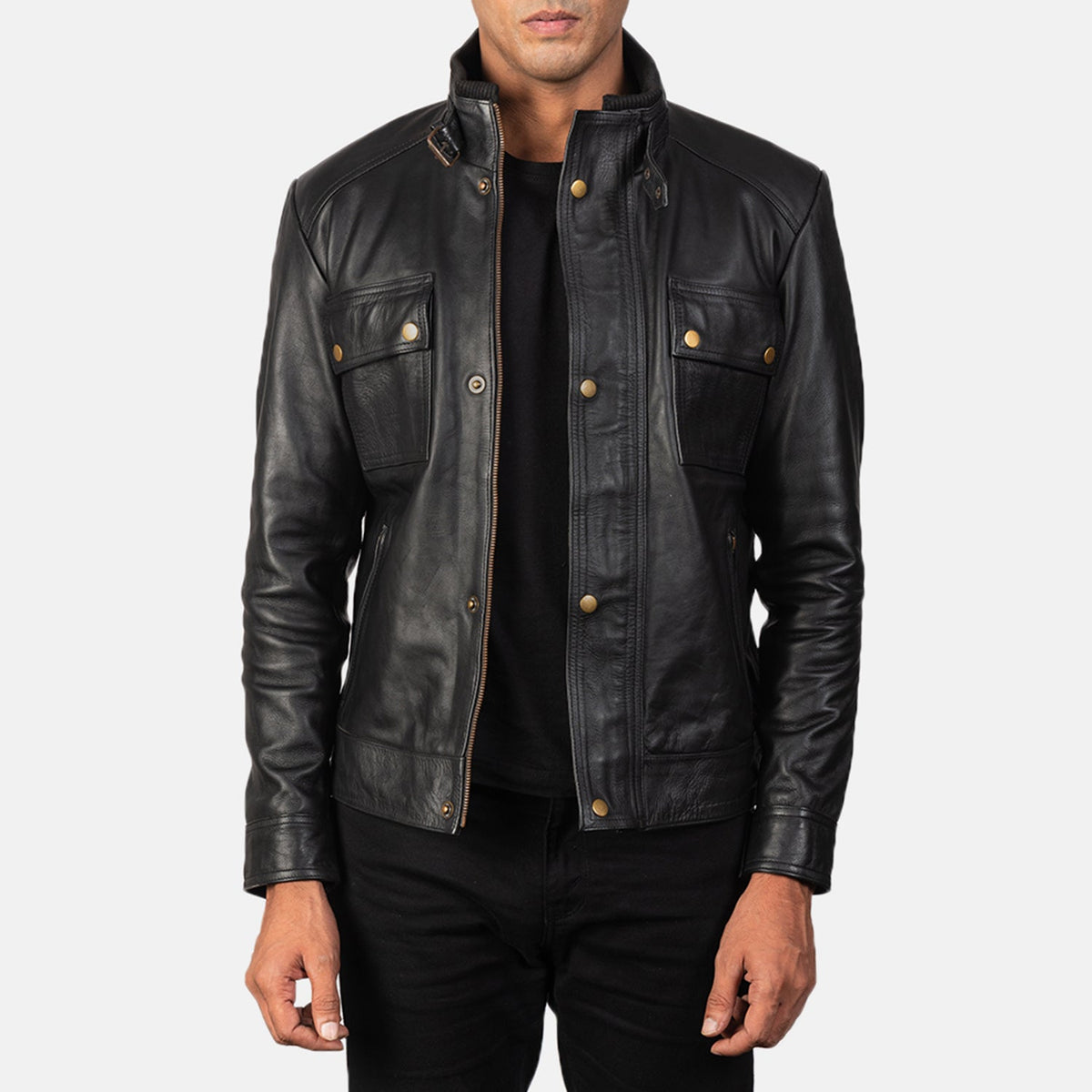 
Darren Black Leather Biker Jacket - Vista lateral mostrando el corte ergonómico de mangas