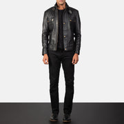 
Vista de detalle of Classic Collar & Heavy-Duty Zipper Hardware on Darren Black Leather Biker Jacket