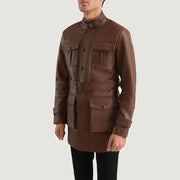 
Brown Cowhide leather Jacket - Vista posterior con hombros definidos y bajo impecable