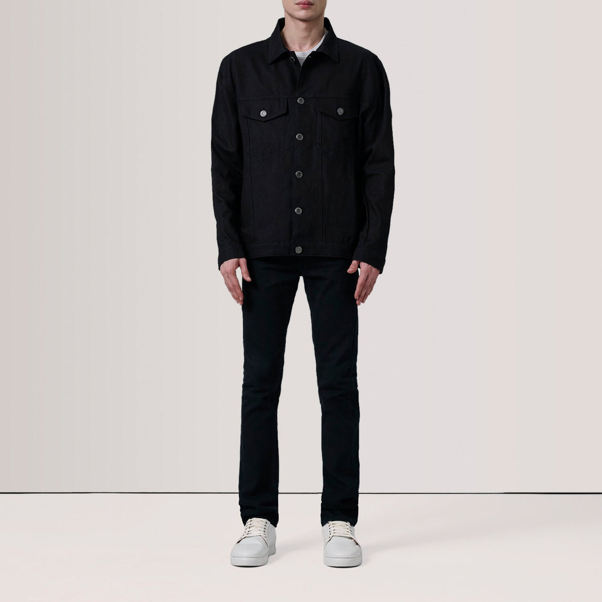 Black Full-Grain leather Jacket - Vista trasera con ajuste entallado en hombros y bajo impecable