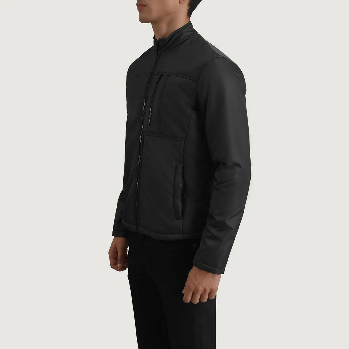 Black Full-Grain Leather Winter Jacket - Vista trasera con ajuste entallado en hombros y bajo impecable