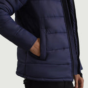 Vista interior Showing Quilted Viscose Lining &amp; Dos bolsillos interiores