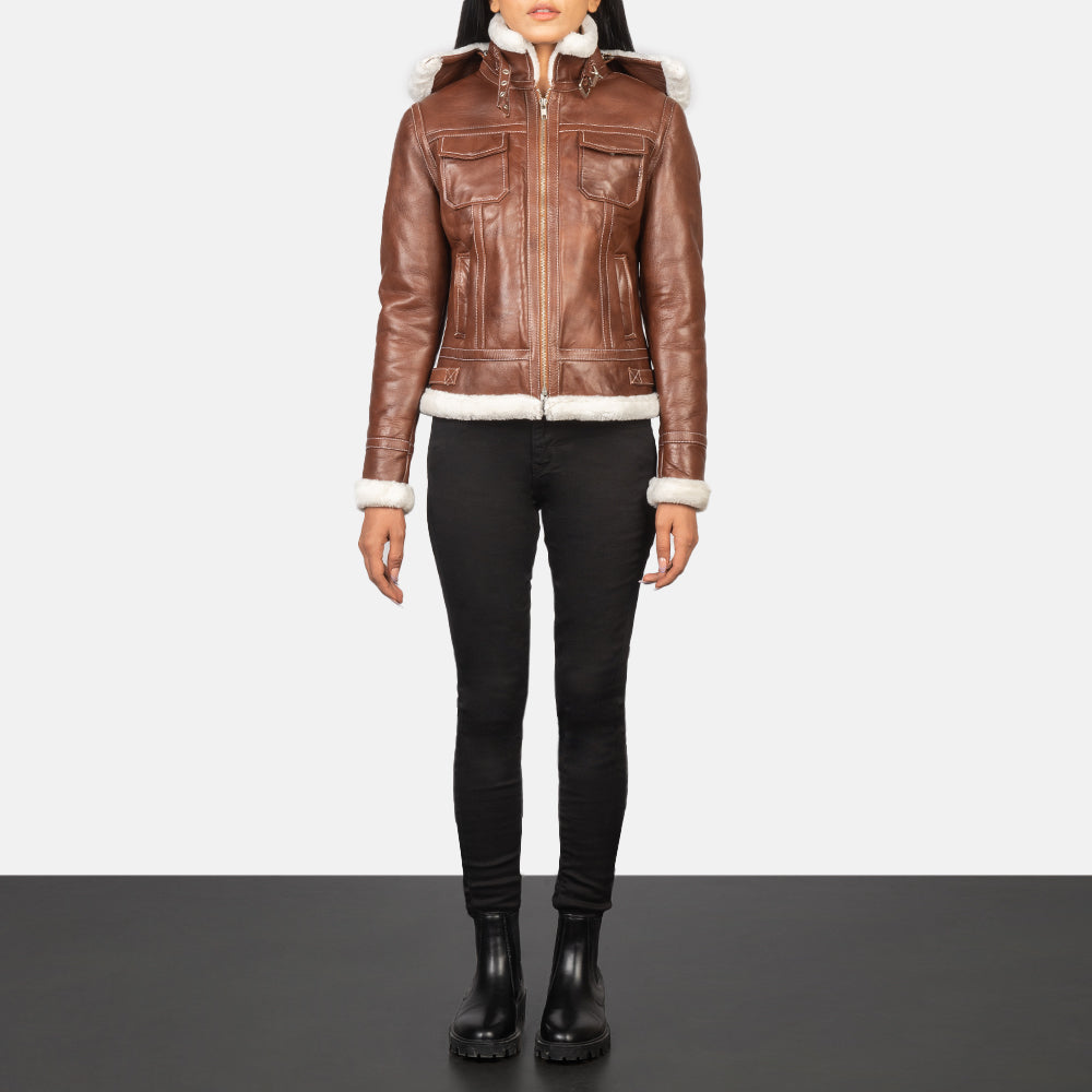 
Fiona Brown Hooded Shearling Leather Jacket - Vista lateral mostrando el corte ergonómico de mangas