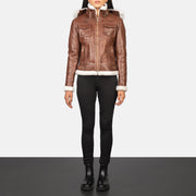 
Fiona Brown Hooded Shearling Leather Jacket - Vista lateral mostrando el corte ergonómico de mangas