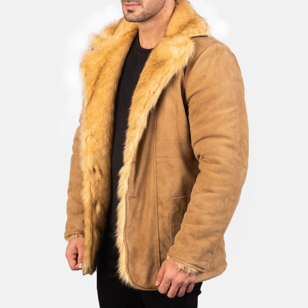 Detalle de cerca of Notch &amp; Button Hardware on Men's Furlong Beige Leather Coat