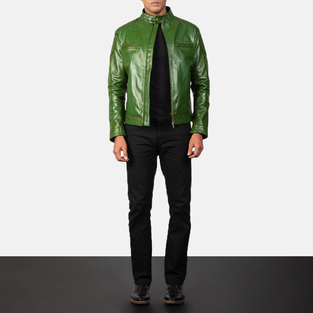 
Vista de detalle of Band with snap buttons & Zipper Hardware on Gatsby Quilted Green Leather Biker Jacket