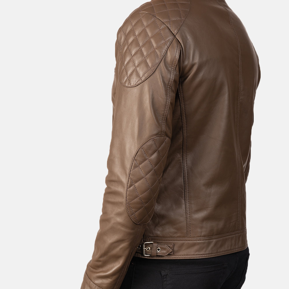 
Vista interior Showing Quilted Polyester Lining & Dos bolsillos interiores de utilidad