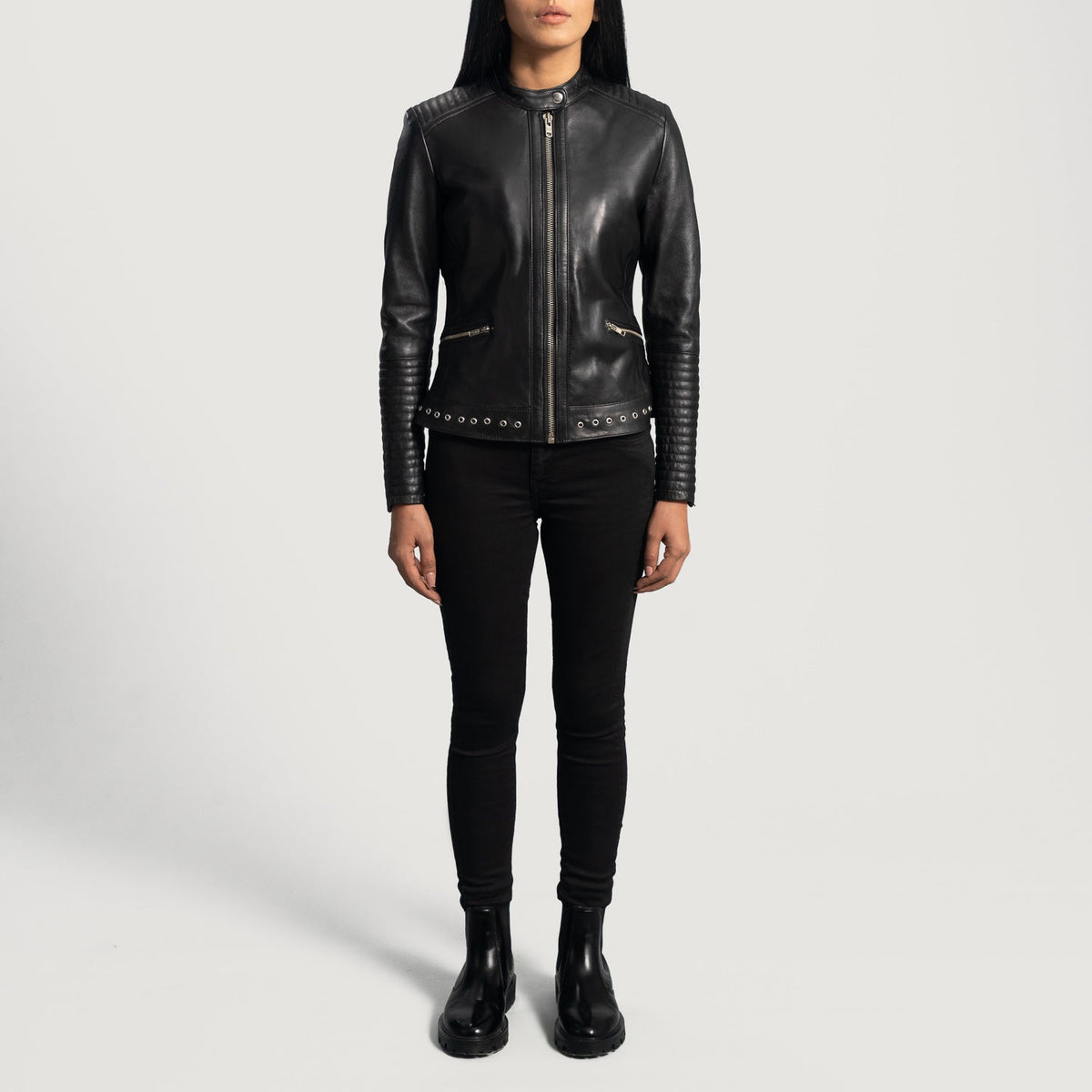 Detalle de cerca of Band with snap button &amp; Zipper Hardware on Women's Haley Ray Negro Chaqueta Biker de Cuero para Mujer