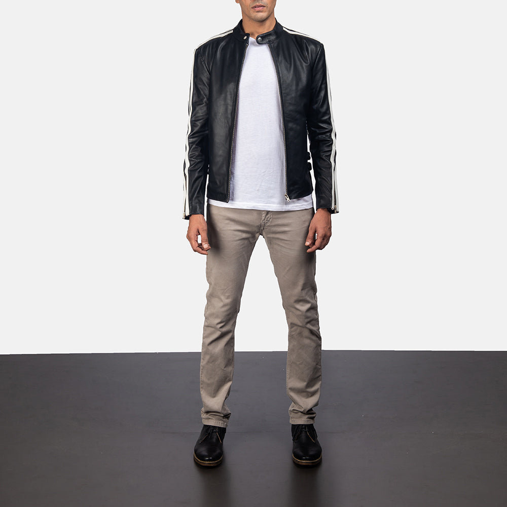 
Hank Negro Chaqueta Biker de Cuero para Hombre - Vista lateral mostrando el corte ergonómico de mangas