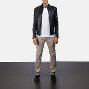 
Hank Negro Chaqueta Biker de Cuero para Hombre - Vista lateral mostrando el corte ergonómico de mangas