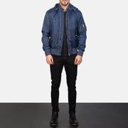 Men's Blue Hooded Bomber Jacket - Vista de perfil lateral con corte ergonómico de manga