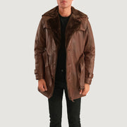 
Hunter Marrón Envejecido Fur Abrigo de Cuero para Hombre - Vista lateral mostrando el corte ergonómico de mangas