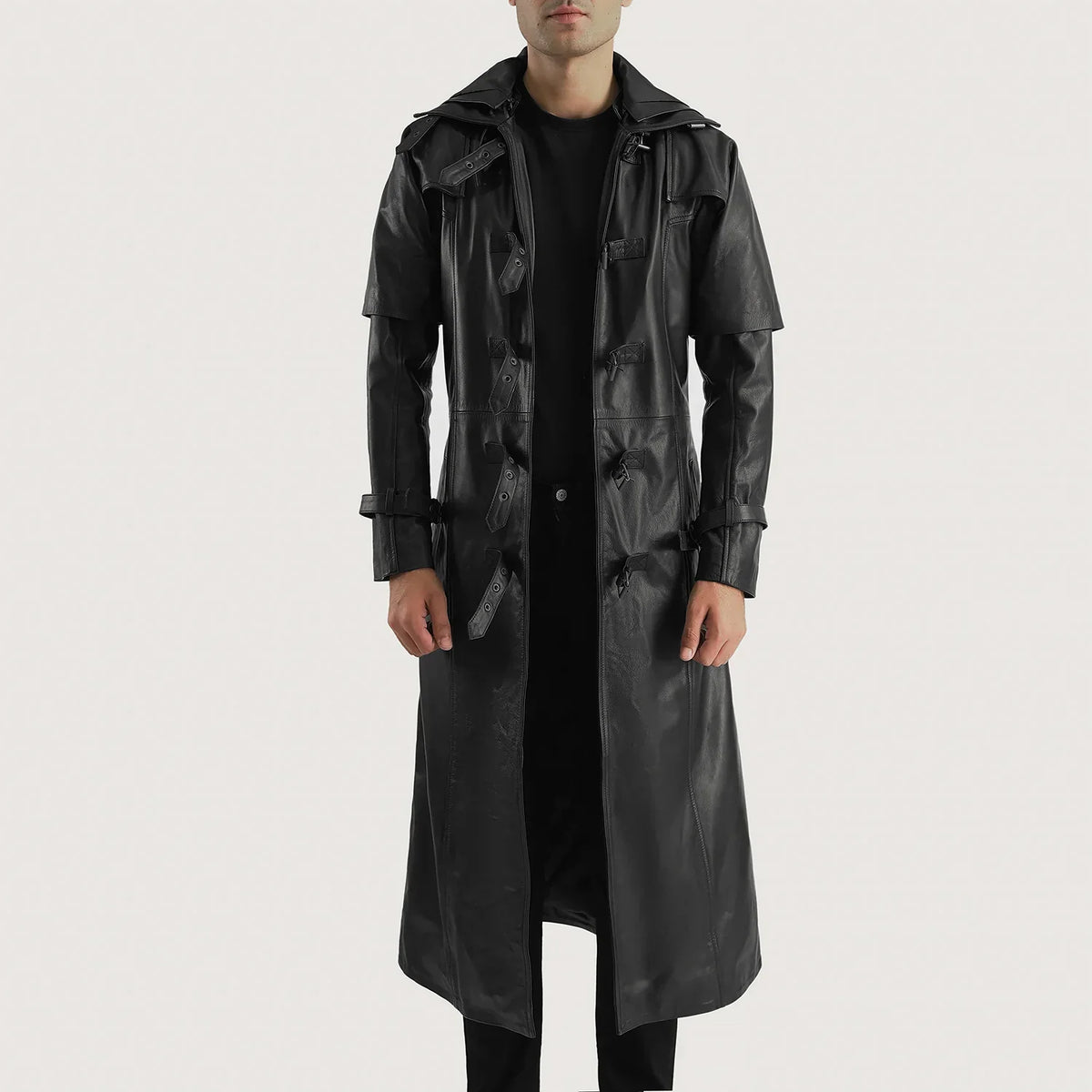 
Huntsman Negro Hooded Gabardina Trench de Cuero para Hombre in Black. Cowhide Leather - Vista frontal y silueta entallada | Comprar online