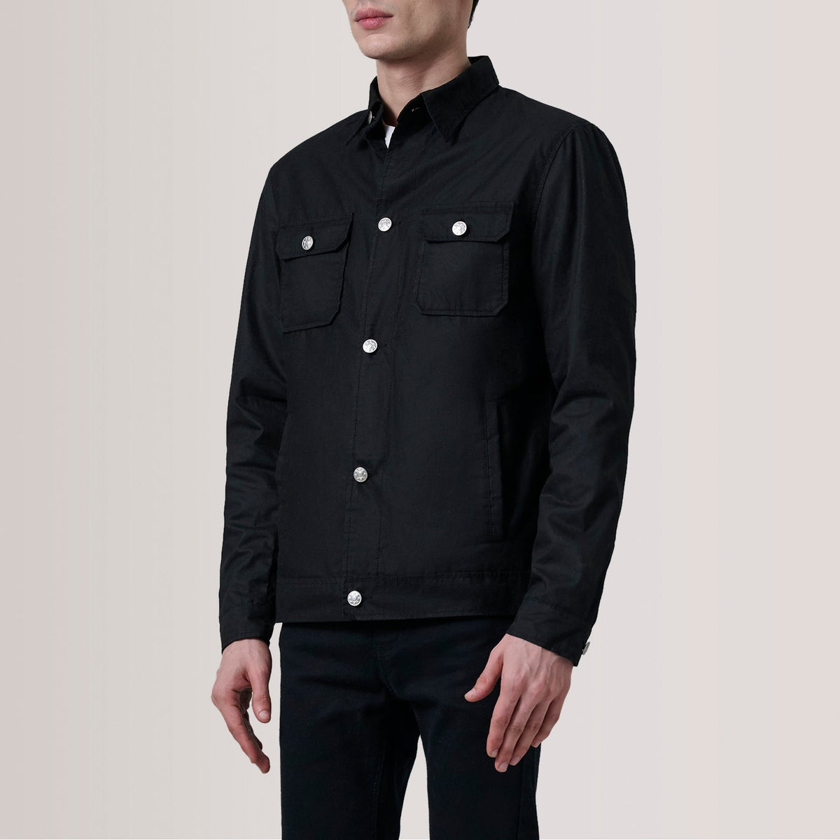 Irwin Negro Waxed Canvas Field Chaqueta de Cuero para Hombre For Men - Vista de perfil lateral con corte ergonómico de manga