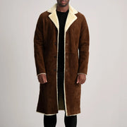 
Kolby Brown Suede Shearling Long Coat in Brown Goatskin Suede - Vista frontal y silueta entallada | Comprar online