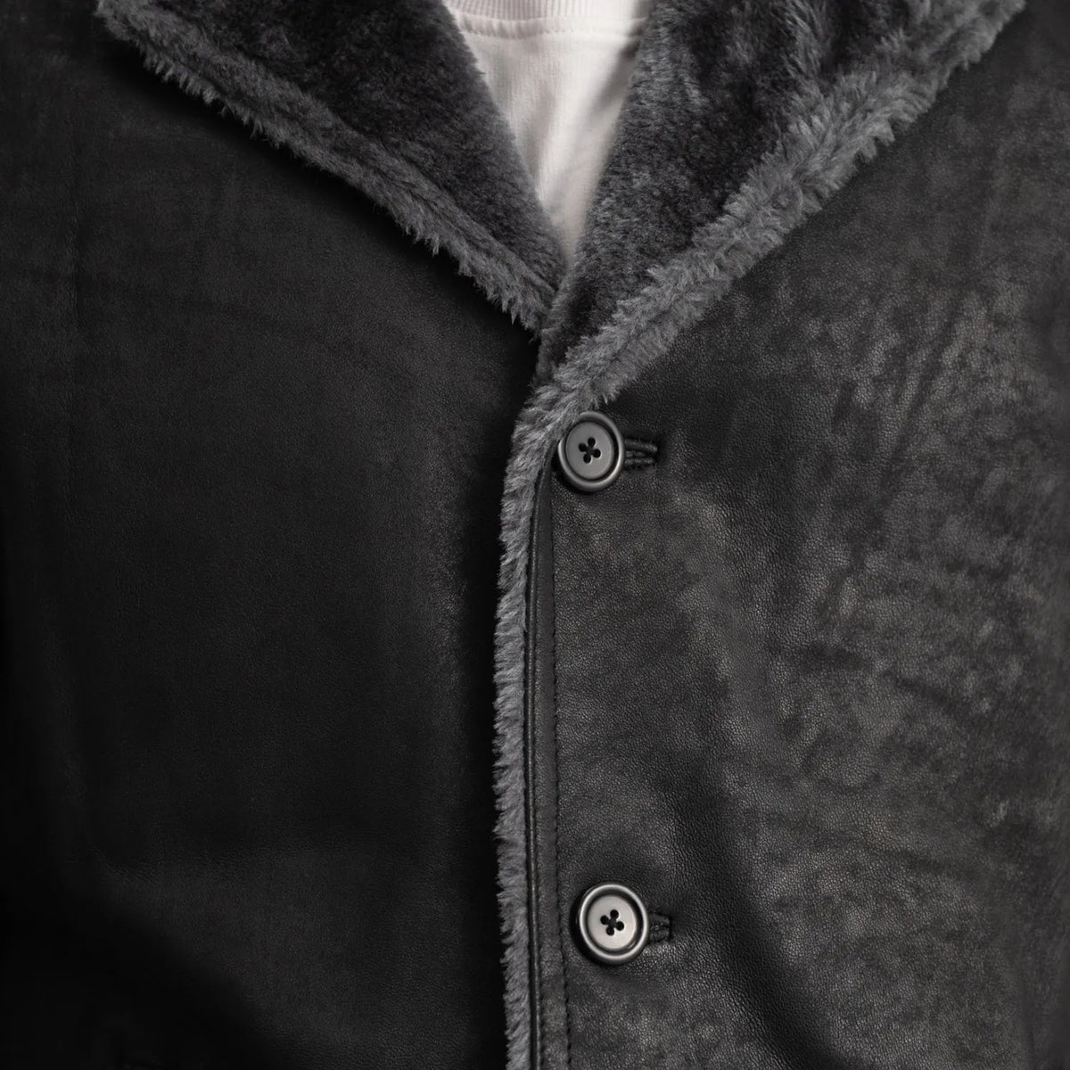 
Vista de detalle of Notch & Button Hardware on Kolby Distressed Black Shearling Long Coat