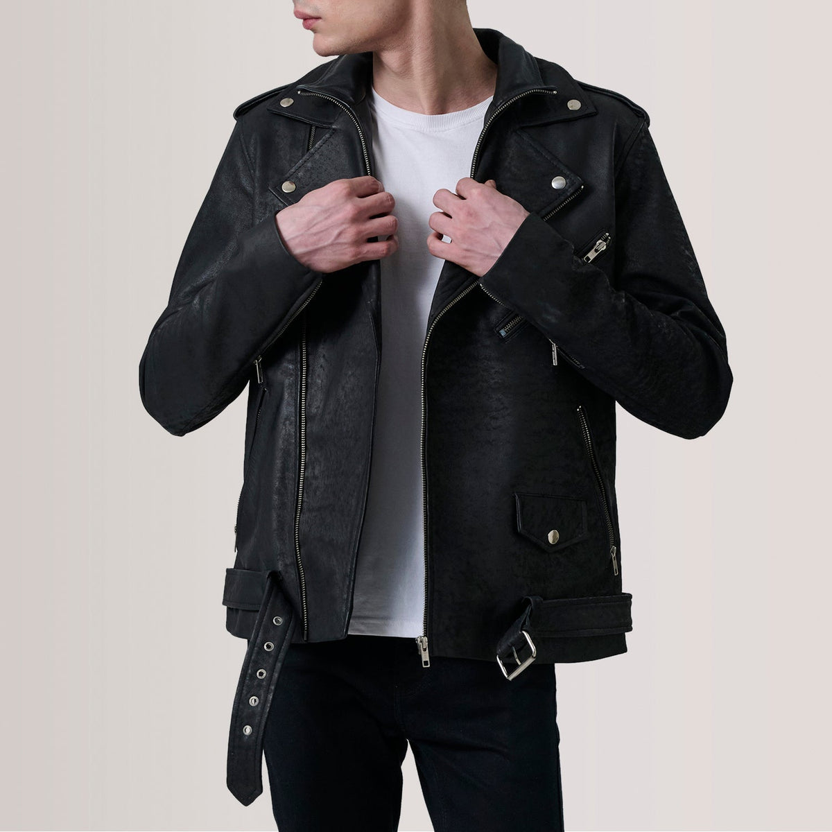 
Kole Negro Envejecido Leather Double Rider Chaqueta de Cuero para Hombre in Distressed Black Sheepskin Snuffed - Vista frontal y silueta entallada | Comprar online