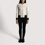 
Vista de detalle of Varsity & Zipper Hardware on Lana Silver Chaqueta Bomber de Cuero para Mujer