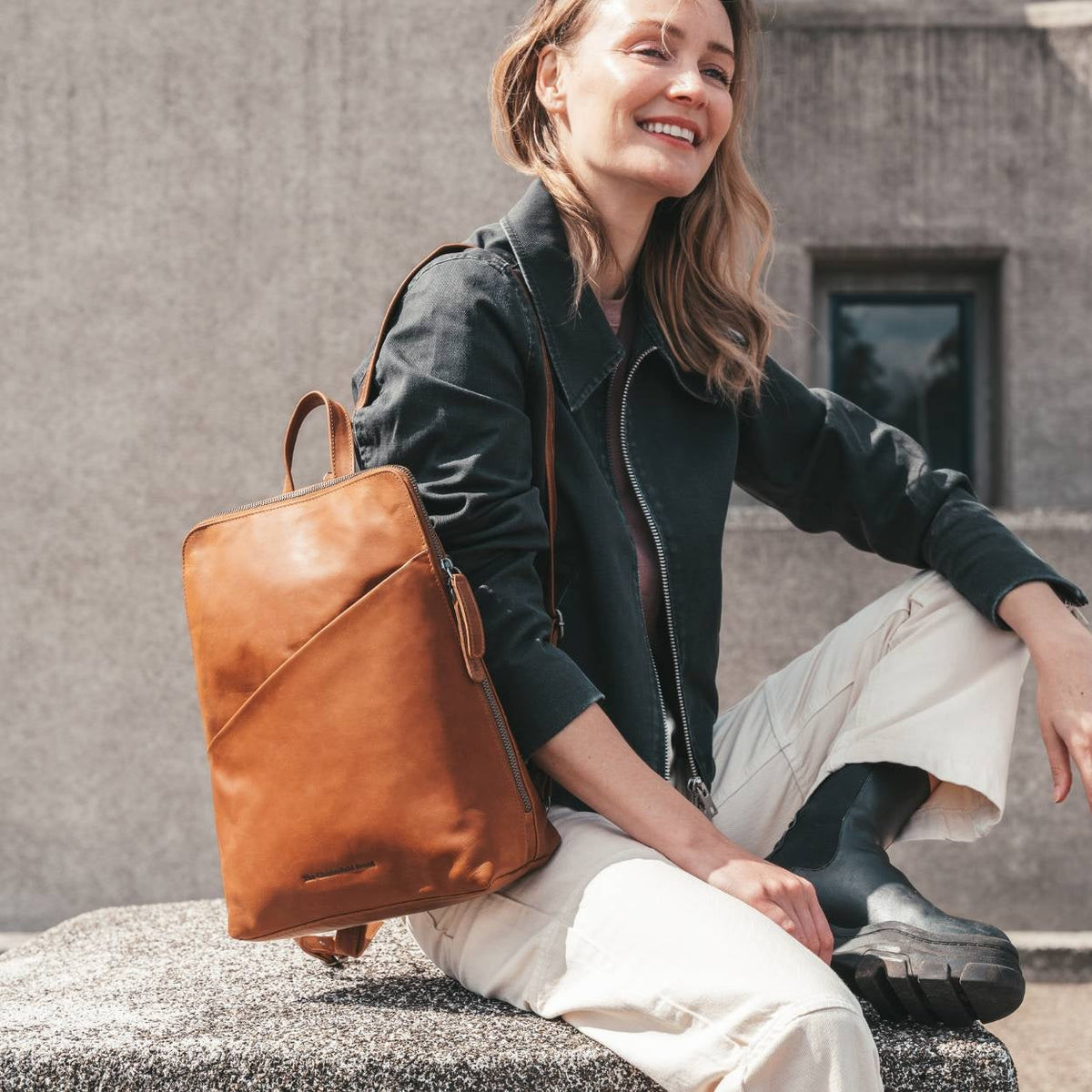 Amanda Full-Grain Leather Backpack para Mujer – Vista alternativa del producto 3
