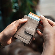Prague Full-Grain Leather Card Holder para Mujer – Vista alternativa del producto 2