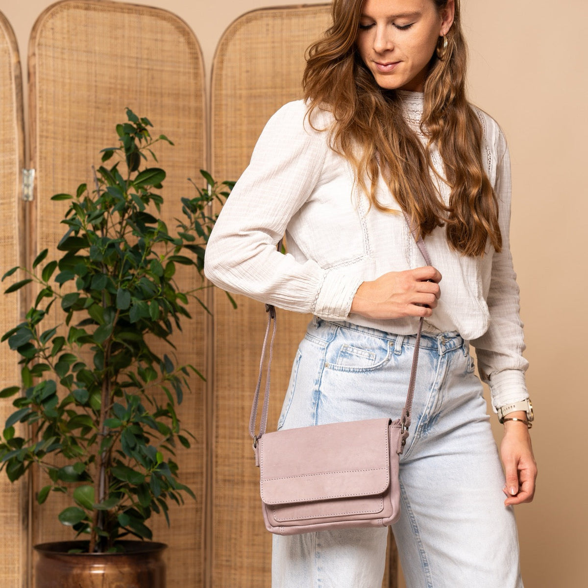 Ann Full-Grain Leather Crossbody Bag para Mujer – Vista alternativa del producto 3