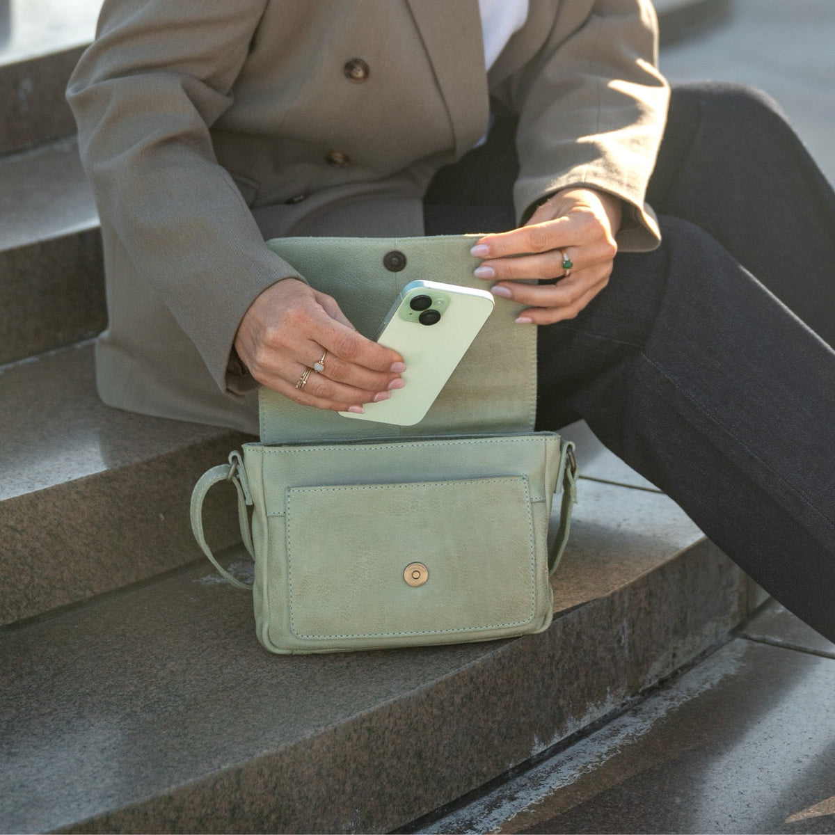 Ann Full-Grain Leather Crossbody Bag para Mujer – Vista alternativa del producto 3