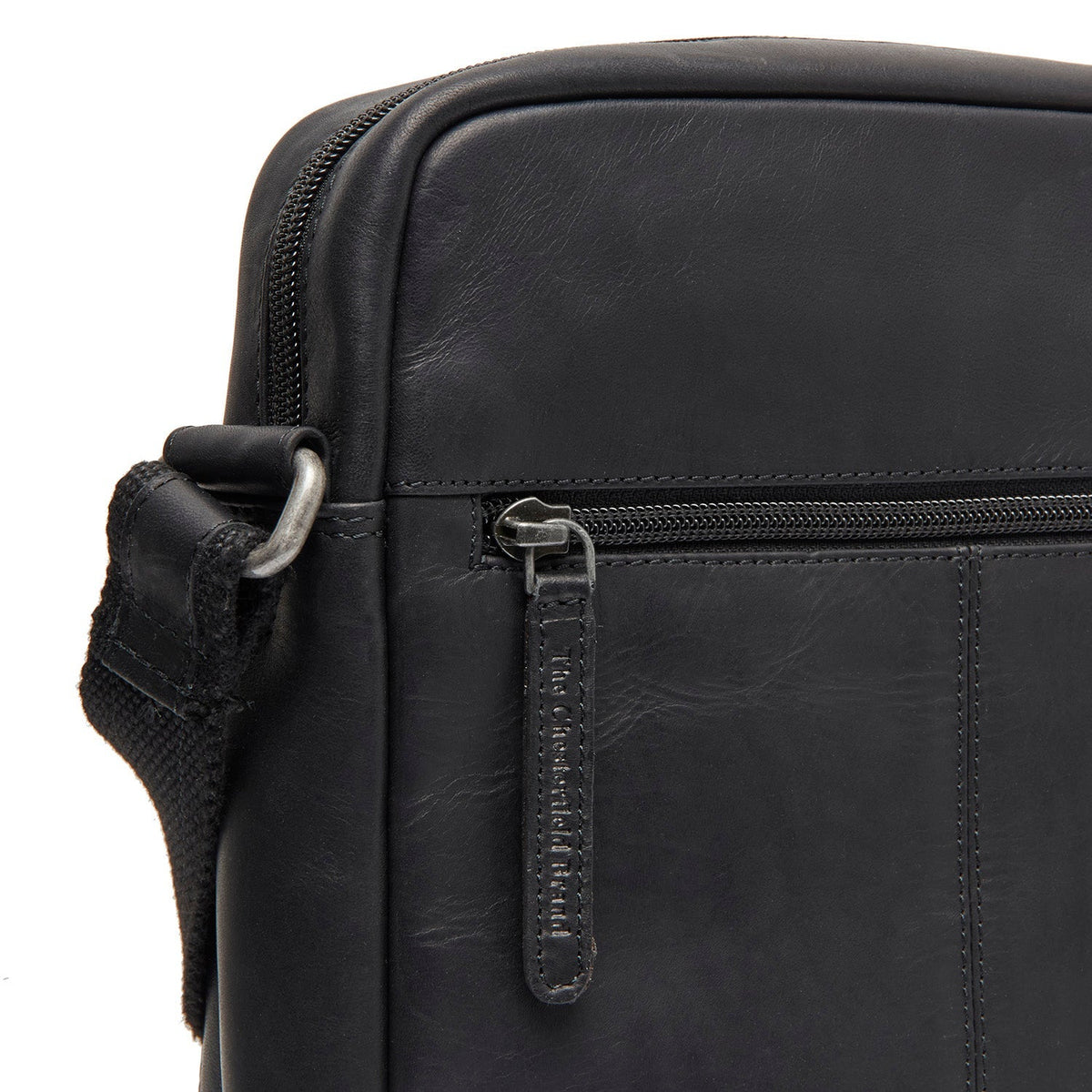 
Solid Antique Brass Hardware & Heavy-Duty Dual Zipper Detail on Anzora Bandolera de cuero flor
