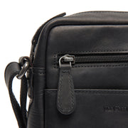 Laveno Full-Grain Leather Crossbody Bag para Hombre - Structured Side Profile Showing Gusset Depth &amp; Expansion Capacity