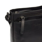 Solid Antique Brass Hardware &amp; Heavy-Duty Dual Zipper Detail on Mumbai Full-Grain Leather Crossbody Bag para Mujer