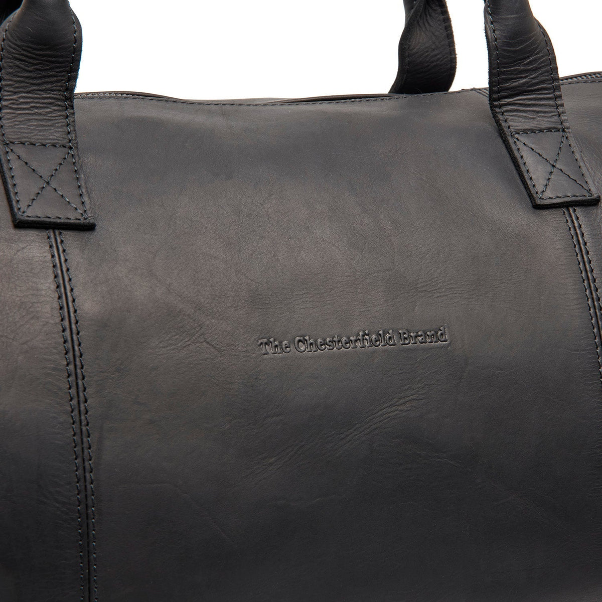 Detalle de cerca of Classic Collar &amp; Heavy-Duty Zipper Hardware on Leather Garment Bag Finlay