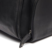 Leather Garment Bag Finlay - Vista de perfil lateral con corte ergonómico de manga