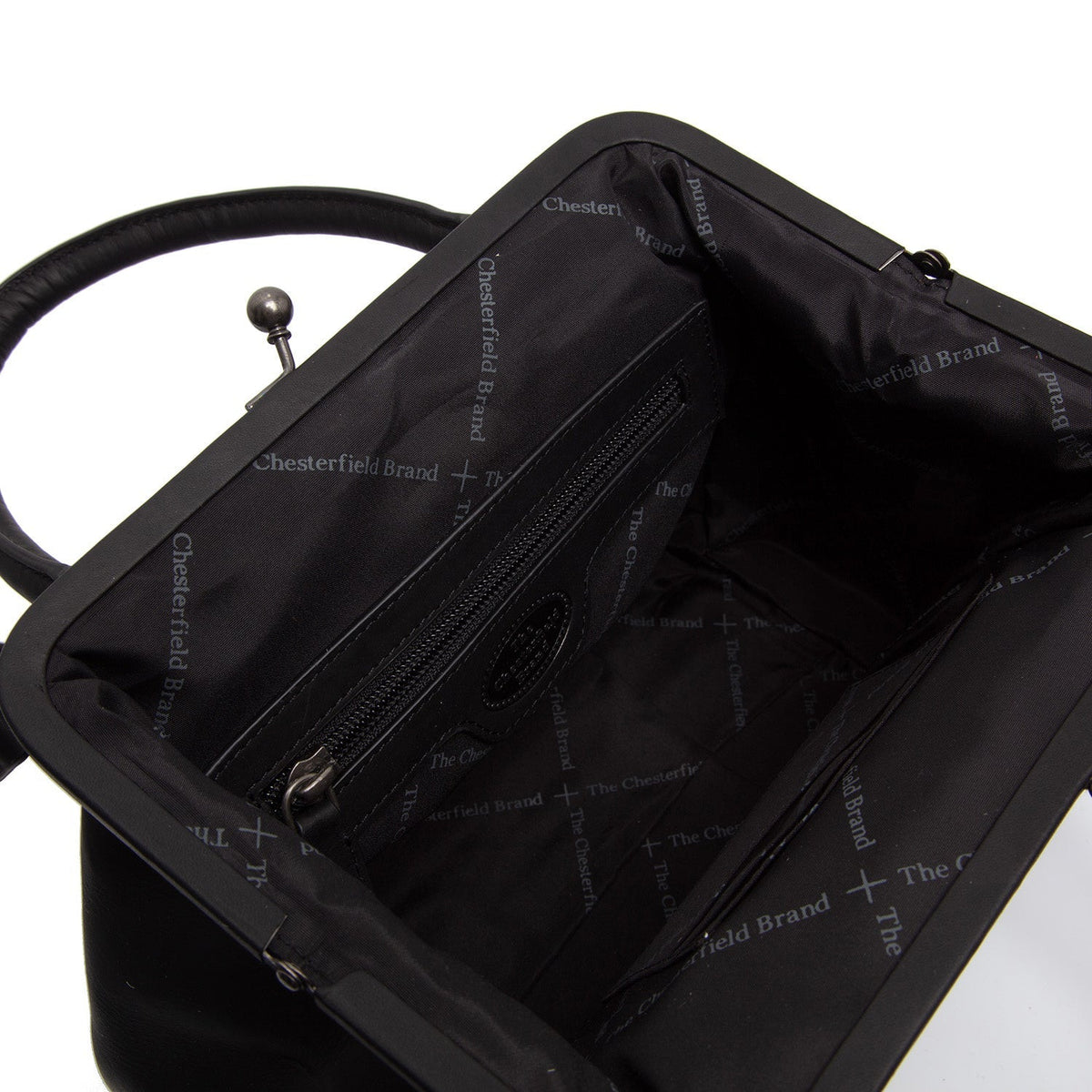Detalle de cerca of Classic Collar &amp; Heavy-Duty Zipper Hardware on Chili Full-Grain Leather Handbag para Mujer