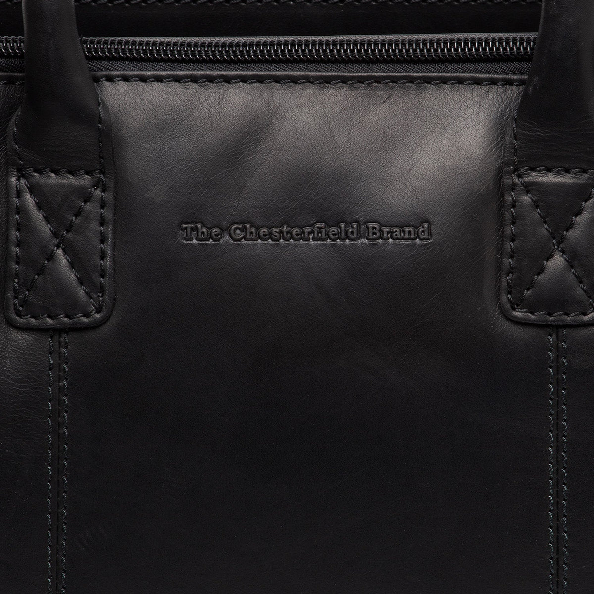 Classic 100% Full-Grain leather Goods - Vista trasera con ajuste entallado en hombros y bajo impecable