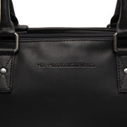 
Classic 100% Full-Grain leather Goods - Vista posterior con hombros definidos y bajo impecable