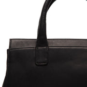 Detalle de cerca of Classic Collar &amp; Heavy-Duty Zipper Hardware on Garda Full-Grain Leather Handbag para Mujer