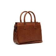 Styled Fit Perspective of Garda Full-Grain Leather Handbag para Mujer on Model - Natural Daylight Drape