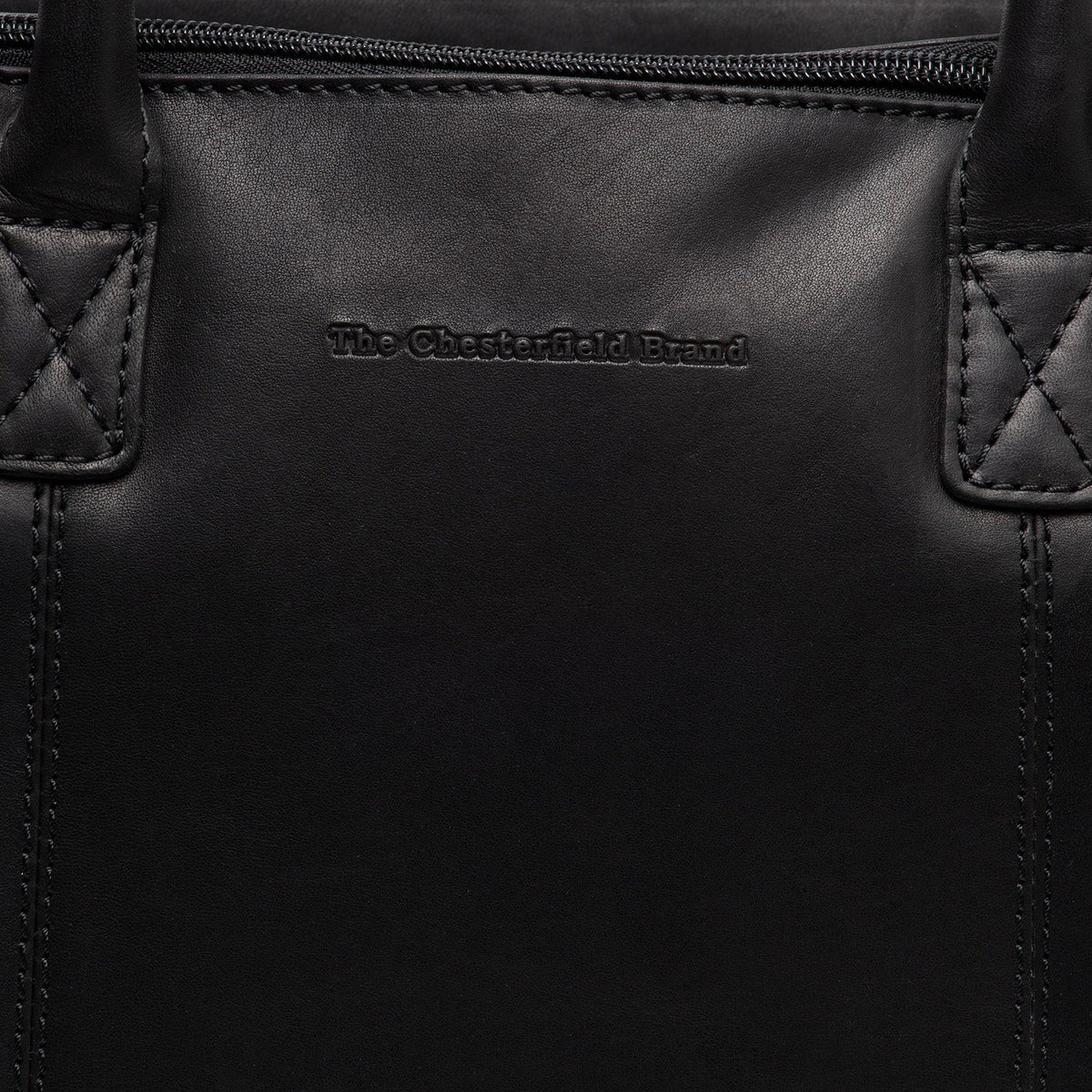 Classic 100% Full-Grain leather Goods - Vista trasera con ajuste entallado en hombros y bajo impecable
