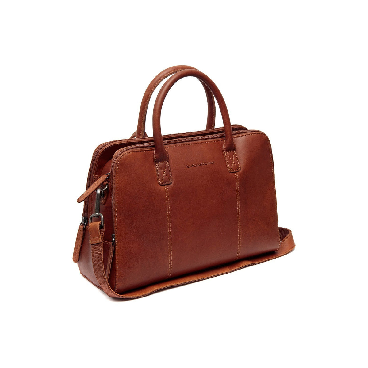 Styled Fit Perspective of Layton Full-Grain Leather Handbag para Mujer on Model - Natural Daylight Drape