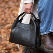 Classic 100% Full-Grain leather Goods - Vista trasera con ajuste entallado en hombros y bajo impecable
