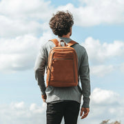 Detroit Full-Grain Leather Laptop Backpack para Mujer – Vista alternativa del producto 3