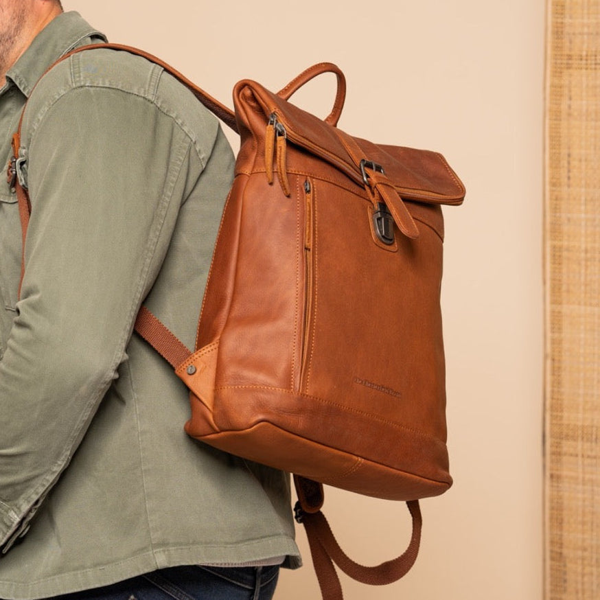 Larsson Full-Grain Leather Laptop Backpack para Mujer – Vista alternativa del producto 2