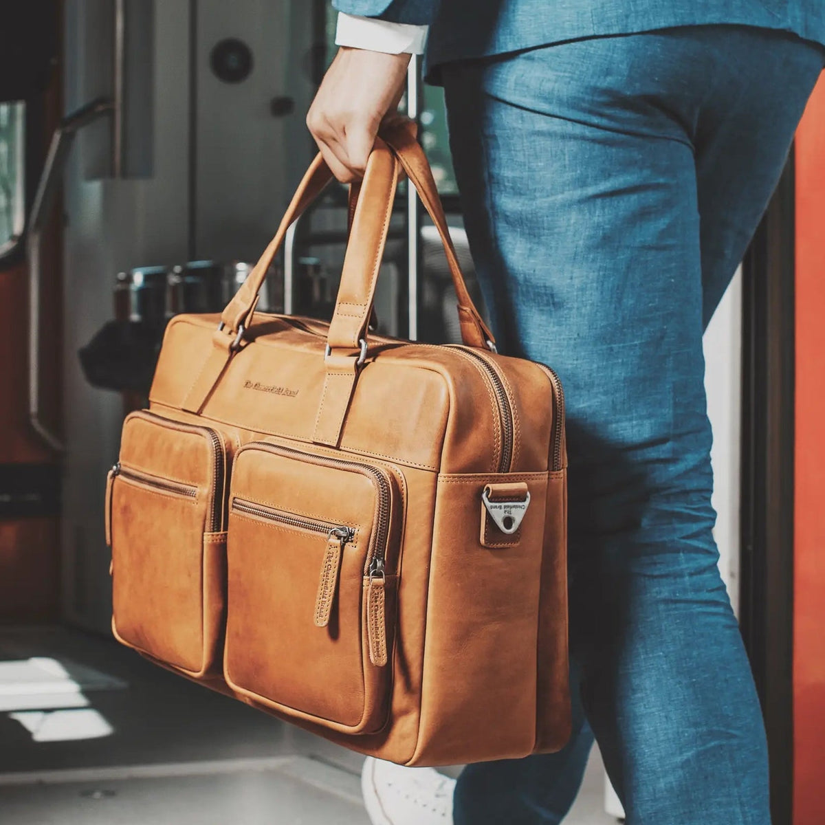 Misha Full-Grain Leather Laptop Bag para Mujer – Vista alternativa del producto 2