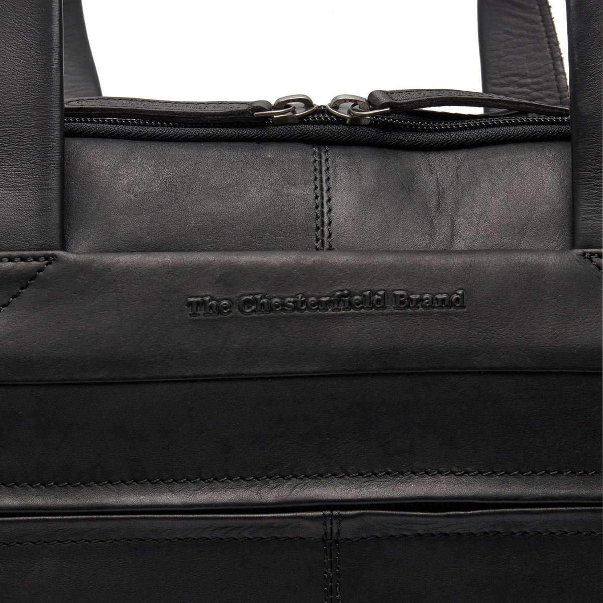Bryan Black Puffer Vest For Men - Vista de perfil lateral con corte ergonómico de manga