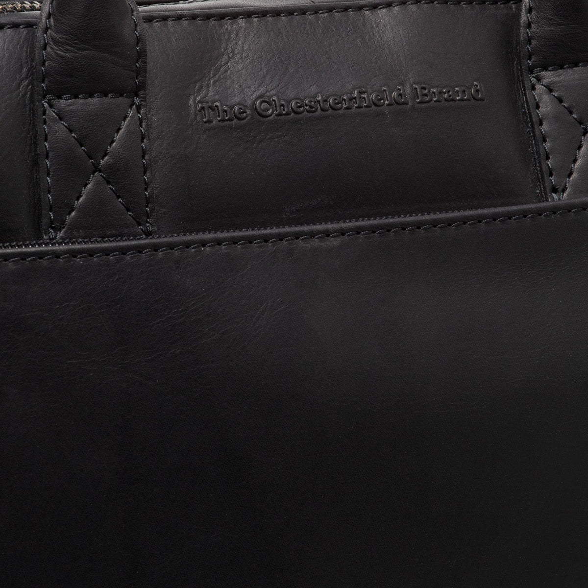 Solid Antique Brass Hardware &amp; Heavy-Duty Dual Zipper Detail on Tilbury Full-Grain Leather Laptop Bag para Mujer