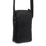 
Tailored Rib Cuffs & Hem Craftsmanship Construction Detail on Alesund Cuero Flor Integral Phone Bag
