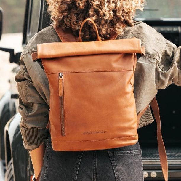 Mazara Full-Grain Leather Roll-top Backpack para Mujer – Vista alternativa del producto 2