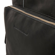 Solid Antique Brass Hardware &amp; Heavy-Duty Dual Zipper Detail on Alicante Full-Grain Leather Shopper para Mujer